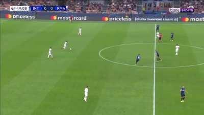 It's things like this that makes Alaba really good at CB. Look at him demanding the ball to keep up the momentum. He is going to be our defensive leader.