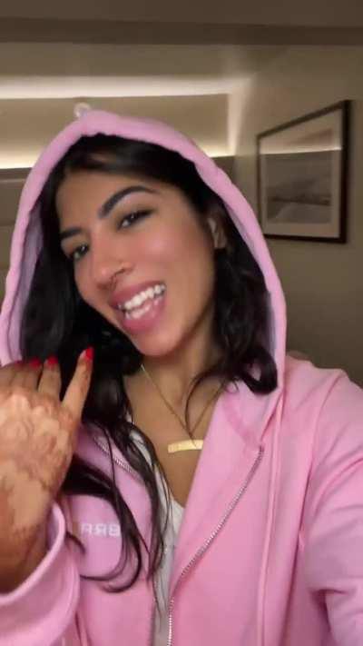 Jasmine (@jasminesherni_)