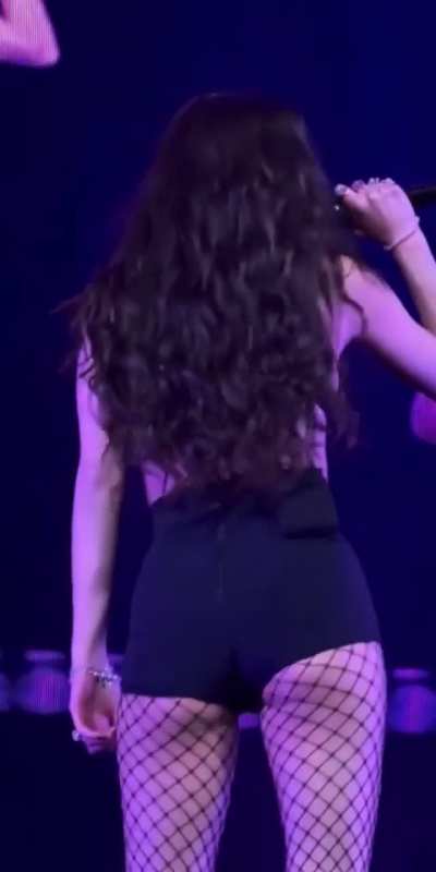 She’s so hot on stage