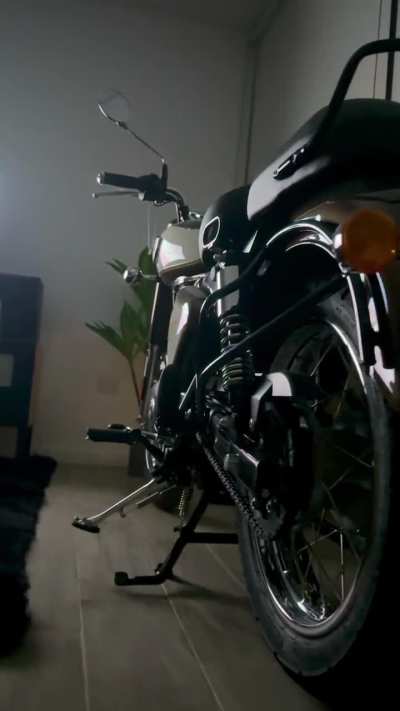 Éste video va a hacer que compres una Royal Enfield Classic 350 Medallion Bronze