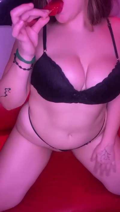 What do you think of my chubby booby?👀