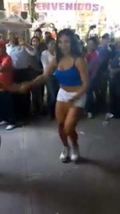 Le encargo un merengue de limon cuando termine el cumbión