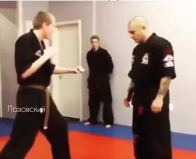 Оборонительная техника от обладателя черного пояса.