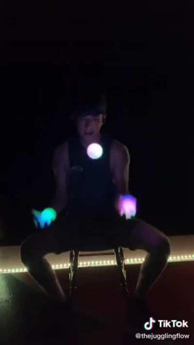 This guy's juggling skills made my brain confused and amazed at the same time.