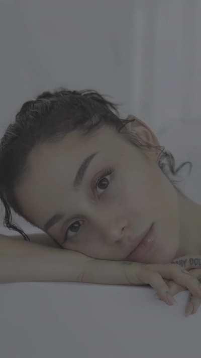 Her face is perfect it’s the face of a Goddess and I want to worship her