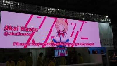 Was at Comiket 97 last year and noticed that Hololive was everywhere, managed to film this.