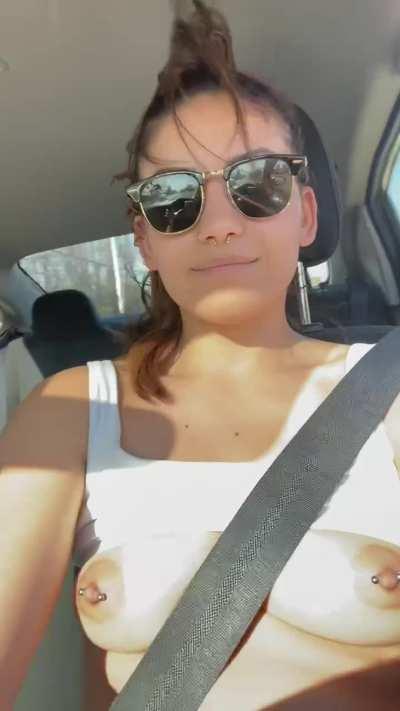 Mandatory titty flash after the gym [gif]