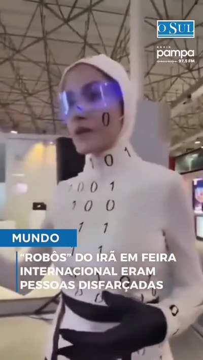 As vezes são rôbos se passando por pessoas fantasiadas de rôbos