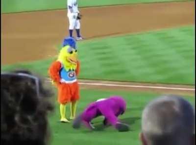 Sigma Dinosaur wrecks Kentucky Fried Chicken