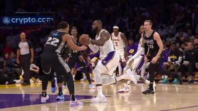 [Highlight] The Los Angeles Lakers with a nice inbound play that leads to Austin Reaves 3-pointer off LeBron James' assist! With a replay!