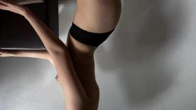 Hi to the same 4 guys who see me stripping half naked 😍 😋