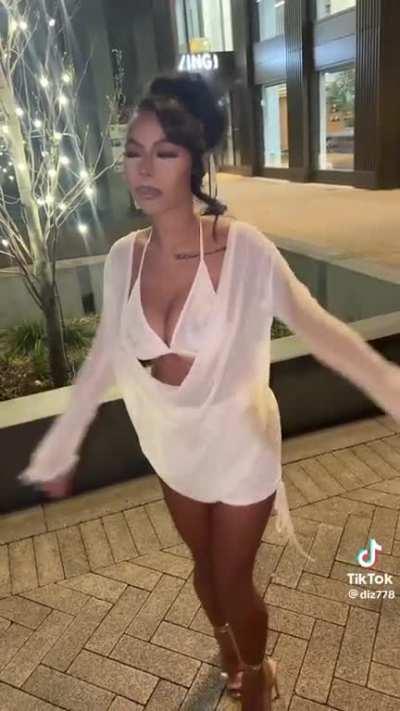 @diz778 is soo bouncy 😍🎈