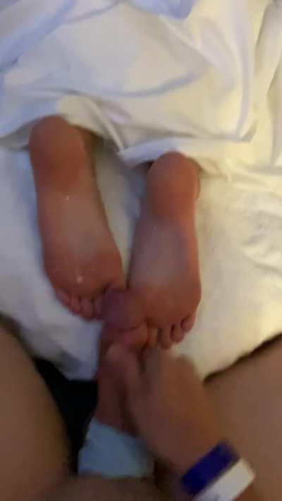 [oc] Cum on my sexy little 18yo feet while sleeping;)