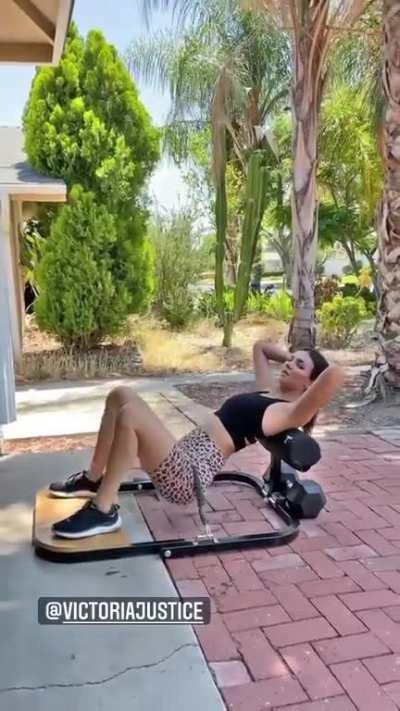 Victoria Justice - Workout 06/02/2021