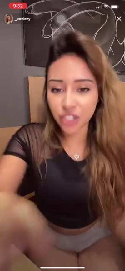 _xxzizzy live today Pt 1