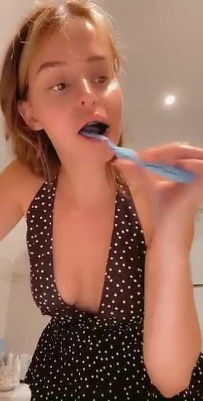 Teeth Cleaning Jiggle
