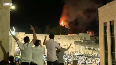 Israeli Celebrate the burning of Al-Aqsa Mosque