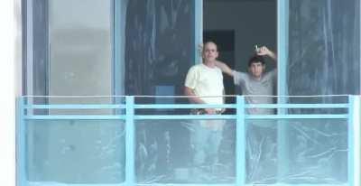 Lesbian sex draws a crowd [05:49]