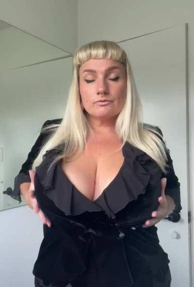 🤏🏼Mommy has a few reminders for her pathetic tiny cocked subs❤️‍🔥⛓️🖤FREE TO SUB🖤⛓️❤️‍🔥