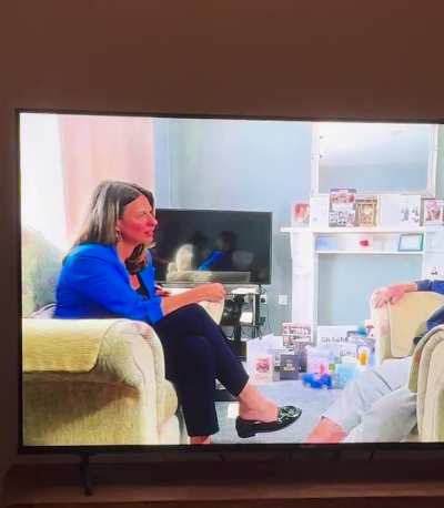 Helena Wilkinson (BBC News reporter) dangle heelpop