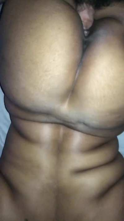 Light skin camel thick chocolate slut loves papi fucking her good.