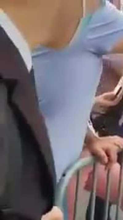 macron tomando uma tapa na cara