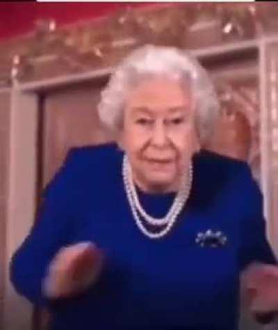 she bustin a move 😳😳