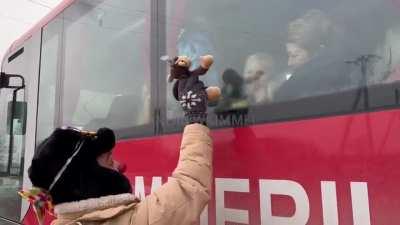 These clowns cheering up Ukrainian refugees crossing the border into Moldova.