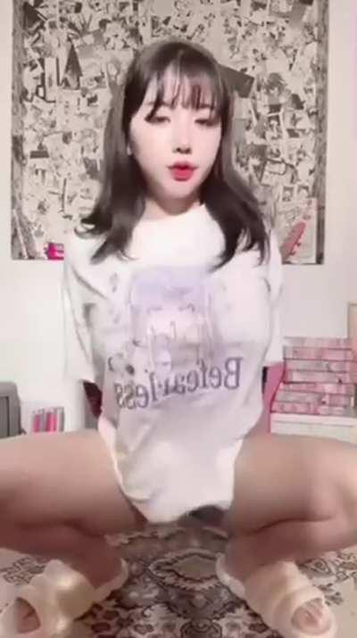 Imagine e_chi_h bouncing and grinding on your 🍆