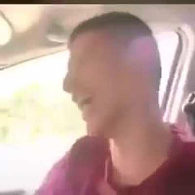 Voy a repostear el video de Dewey colombiano porque es hilarante