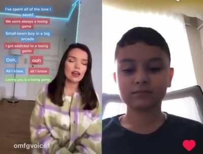 Best singer in all of GLORIOUS ΗΕΛΛΑΣ 🇬🇷🇬🇷🇬🇷👌👌😤