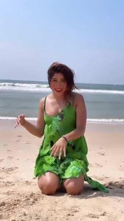 Sofia Ansari 🍑 .. Butt line Clear shown .. This time Real Sofia comes out ... Must watch video 🤩🍑💋❤️🍌 Comment Jarur karna ..