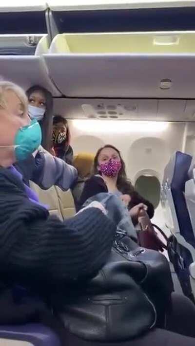 Racist Karen blocks the way for black people and pretends to get attacked