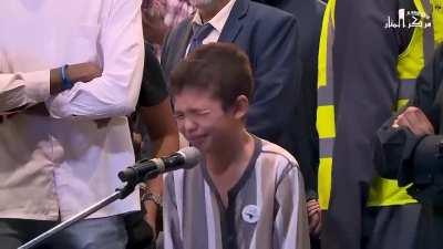 VERY EMOTIONAL: YOUNG BOY CRIES WHILE SPEAKING TO MUFTI MENK