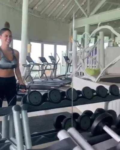 Pia Wurtzbach Exercise Video