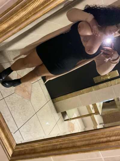 Meet me in the stall 💋