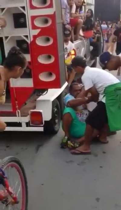 WCGW falling asleep at the back of a truck