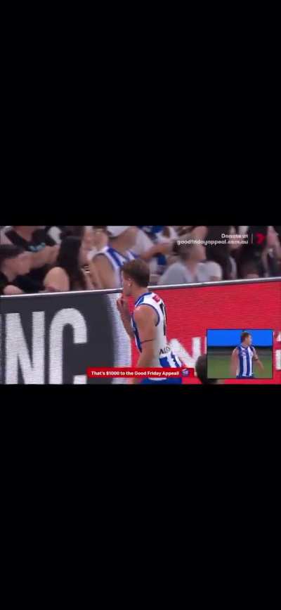 Konstanty silences the crowd after a HUGE goal to cut the Blues lead to 73