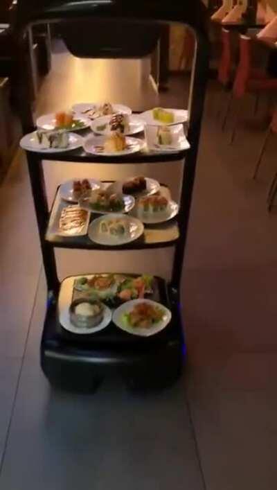 China is progressing leaps and bounds in #AI and robotics. Robot servers in restaurants in becoming popular.