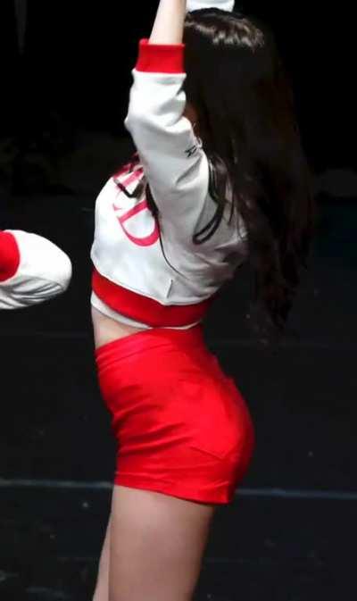 Let's help each other cum to this goddess, DMs are open