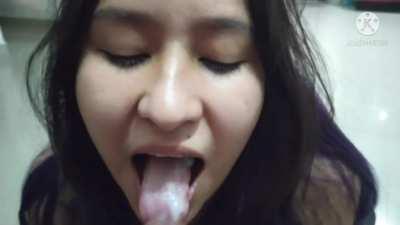 Horny maid cosplayer takes huge penis cumshot