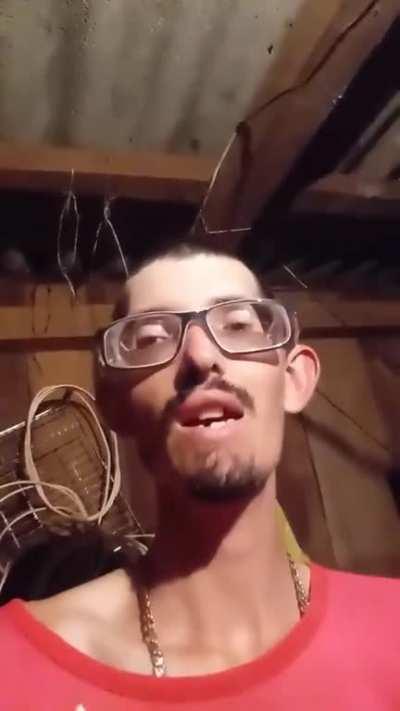 LIFER MAGRAO AI FUMANDO NARGAS