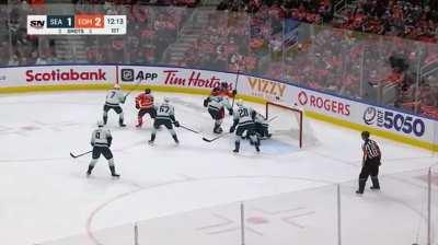 Ryan Nugent-Hopkins and Vince Dunn somehow get their skates stuck together.