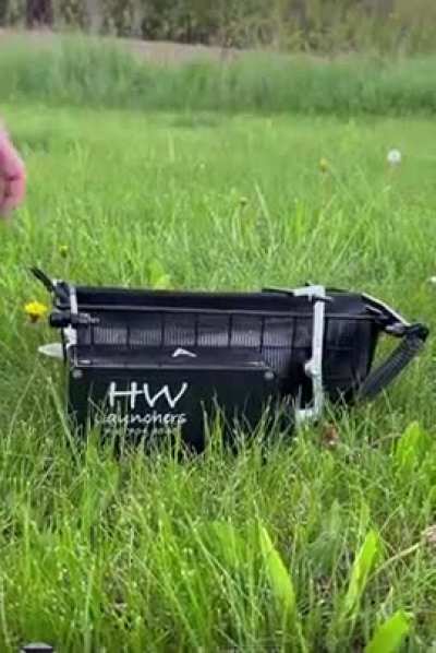 Pigeon-yeeting machine