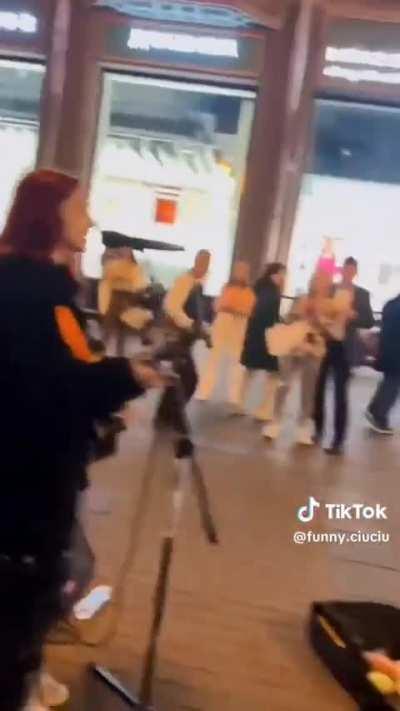 Ele deu uma curtida na vida real