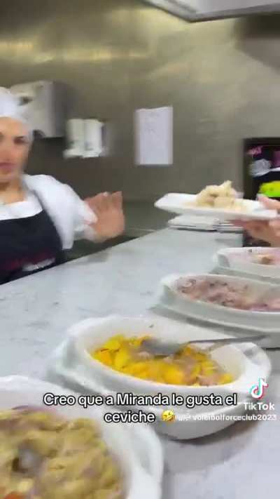 Por fin esta soltera la miri,está buenasa