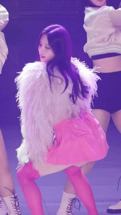 With every twerk, all i imagine is my cock thrusting in deeper into her. And that naughty face whimpering and grunting while her crotch gets opened up and sealed by cock