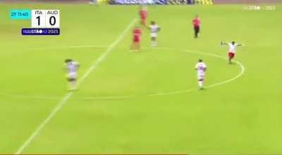 E o massagista do Itapirense que atende os jogadores fazendo aviãozinho