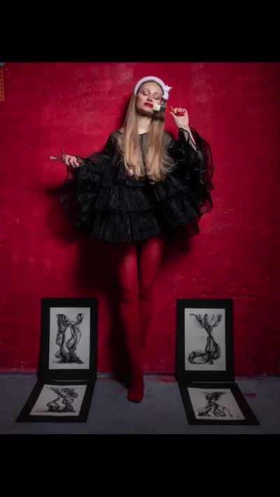 Eliza in LBD and red tights ❤️