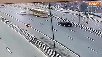 Wrongside Bus driver crashes onto Car and kills 6